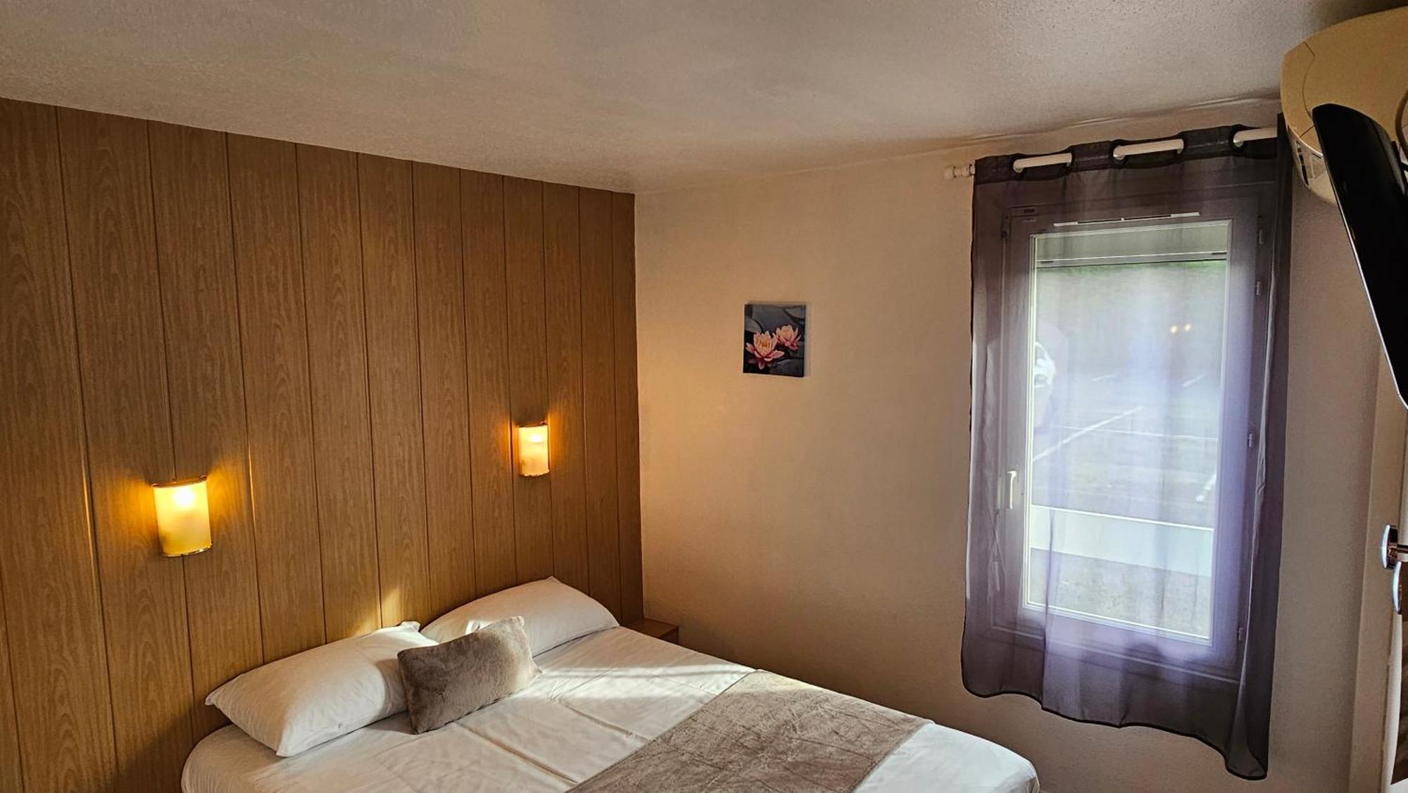 Brit Hotel Essentiel Pau Lescar Exteriér fotografie