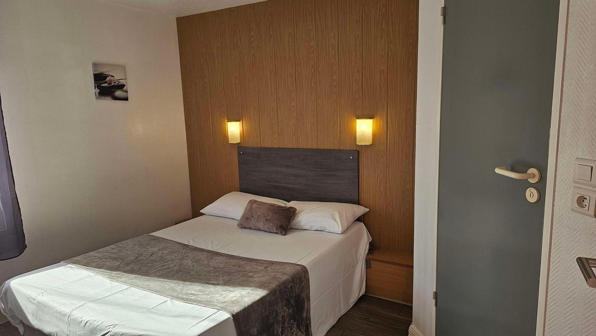 Brit Hotel Essentiel Pau Lescar Exteriér fotografie